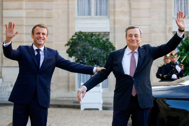 Tổng thống Pháp Emmanuel Macron và Thủ tướng Ý Mario Draghi trong cuộc gặp tại Paris. (Ảnh: Reuters)