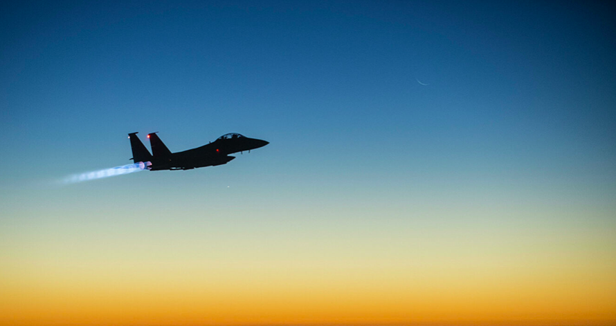 Một chiếc F-15E của Không quân Mỹ bay ở Iraq năm 2014
