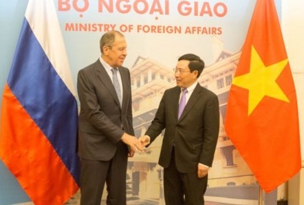 Phó Thủ tướng Phạm Bình Minh và Ngoại trưởng Nga Sergei Lavrov tại cuộc gặp ngày 23/3. (Ảnh: VTC)