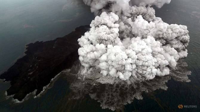 Hình ảnh núi lửa Anak Krakatoa đang hoạt động. (Ảnh: CNA)