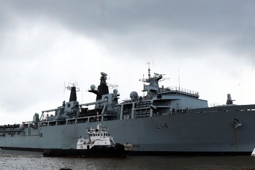 Tàu chiến Anh HMS Albion gần đây tham gia chiến dịch khẳng định tự do hàng hải trên biển Đông. (Ảnh: SCMP)