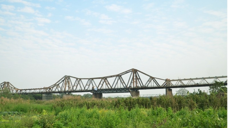 Cầu Long Biên tồn tại hơn 110 năm. Ảnh: Đọc giả Thanh Phong.