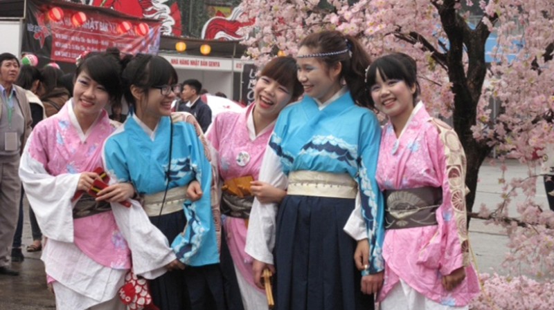Duyên dáng trong trang phục truyền thống Nhật Bản. 