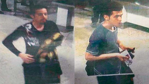 Hai hành khách trong hai bức ảnh được chính quyền Malaysia công bố có phần chân và giầy giống hệt nhau. Ảnh: Daily Mail.