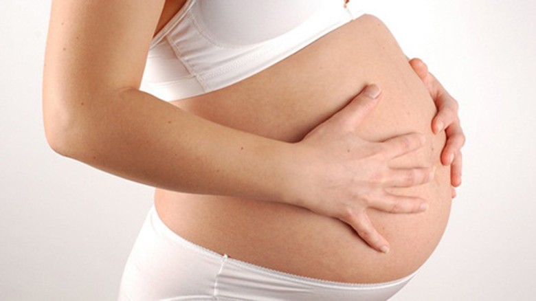  Phụ nữ sản sinh ít trứng hơn trong quá trình điều trị thụ tinh ống nghiệm (IVF) có nhiều khả năng bị sẩy thai hơn.