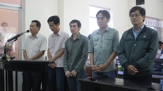 Các bị cáo tại phiên tòa (ảnh: Văn Tài).