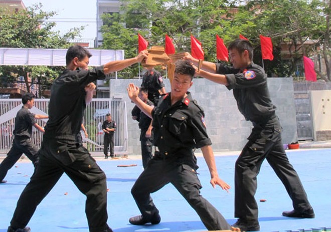 Cảnh sát cơ động Đà Nẵng lộ tuyệt kỹ võ công