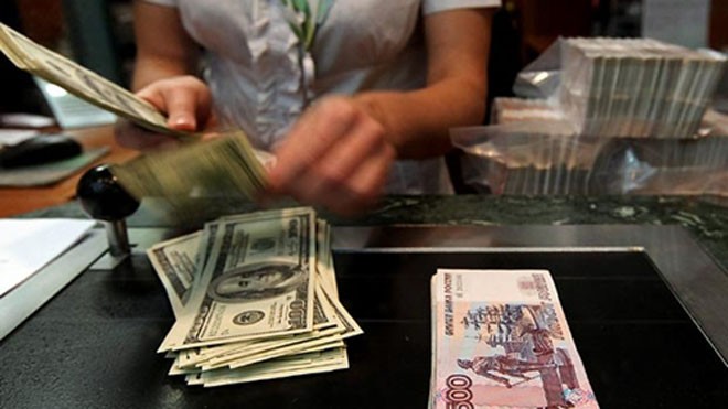 Mỹ có thể sẽ đẩy Nga ra khỏi hệ thống tài chính toàn cầu. Ảnh: Bloomberg.