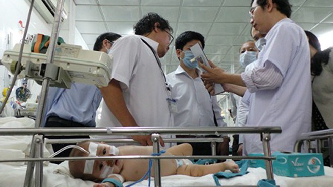 Trẻ bị biến chứng của bệnh sởi điều trị tại Nhi Đồng 1.