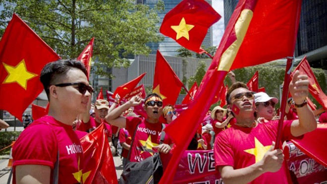 Đây là lần đầu tiên một cuộc biểu tình phản đối Trung Quốc đưa giàn khoan vào vùng đặc quyền kinh tế của Việt Nam được tổ chức ở Hong Kong. Ảnh: SCMP.