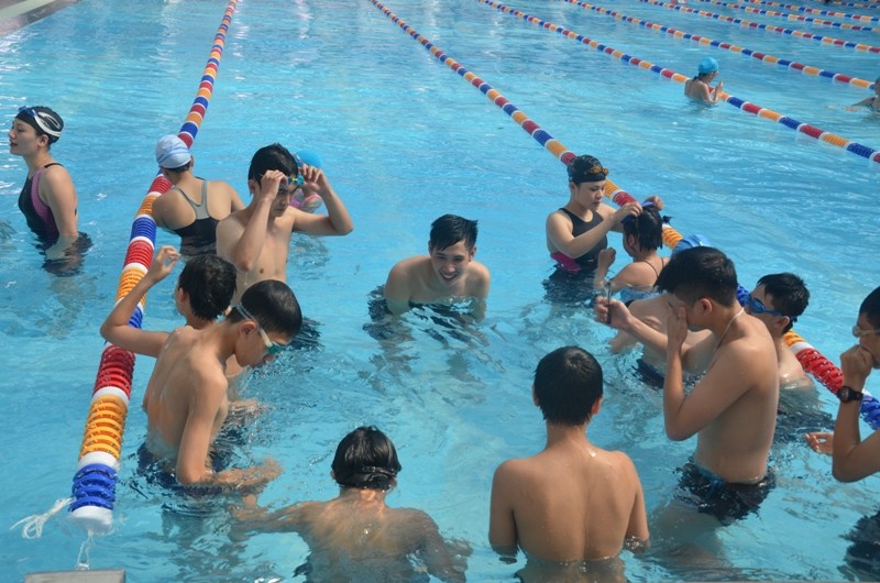 Dạy bơi miễn phí cho 200 học sinh có hoàn cảnh khó khăn