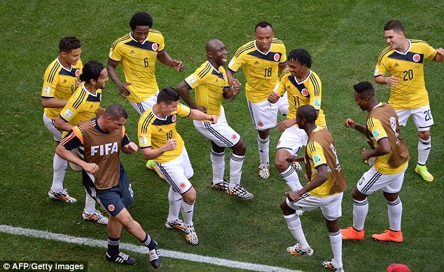 Mừng bàn thắng, cầu thủ Colombia nhảy như... Shakira