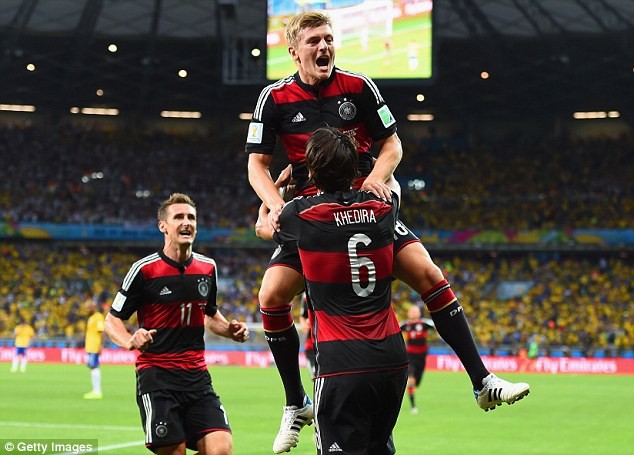 Toni Kroos hay nhất trận Đức – Brazil