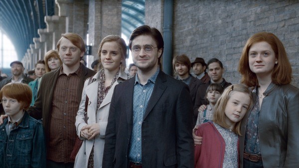 Harry Potter, Ginny Weasley, Ron Weasley và Hermione Granger phiên bản trưởng thành trong phần cuối của loạt phim nổi tiếng 'Harry Potter'.