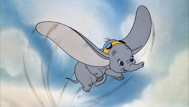 Voi con Dumbo với đôi tai biết bay trong bộ phim hoạt hình cùng tên.