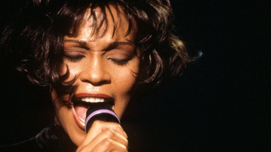 Diva Whitney Houston là chủ nhân của nhiều bản tình ca bất hủ như 'I Will Always Love You', 'Where Do Broken Hearts Go'...