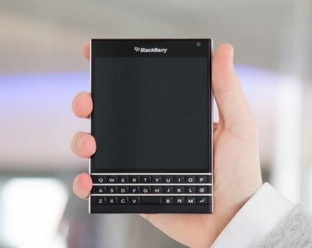 BlackBerry Passport nổi bật với thiết kế dạng vuông vức.