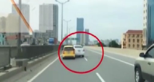 10 video ‘hot’: Ô tô tạt đầu 'trả đũa' nhau trên đường cao tốc