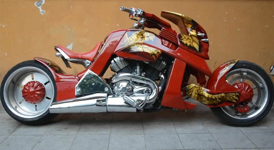 Xế khủng V-Rex Travertson 'đọ dáng' Ducati Diavel