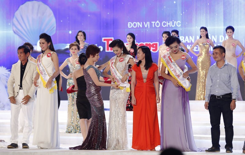 [VIDEO] Trao giải thưởng phụ chung kết Hoa hậu Việt Nam