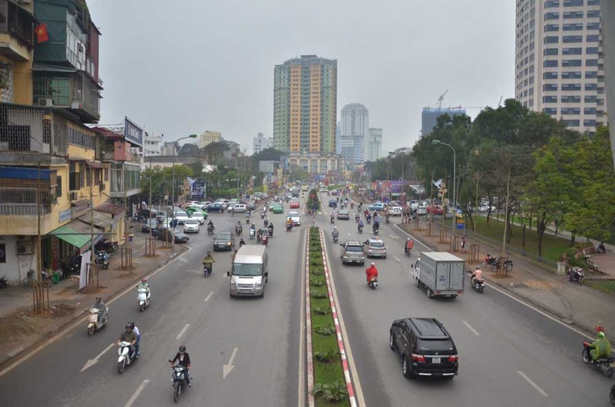 Nhiều phố ở Hà Nội 'trơ trụi' vì đốn hạ cây xanh