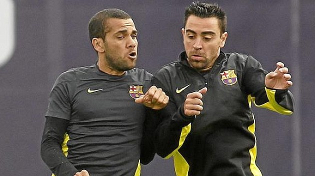 Hé lộ lí do chủ tịch Barcelona muốn thải loại Xavi – Alves,