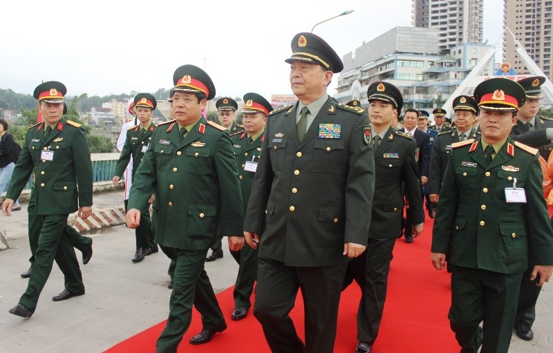 Bộ trưởng Quốc phòng Phùng Quang Thanh đón người đồng cấp bên phía Trung Quốc sang Việt Nam tham dự Giao lưu hữu nghị Quốc phòng Biên giới Việt - Trung lần thứ 2.