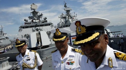 Hải quân Ấn Độ trên tàu INS Satpura tại triển lãm IMDEX ở Singapore. Ảnh: Reuters.