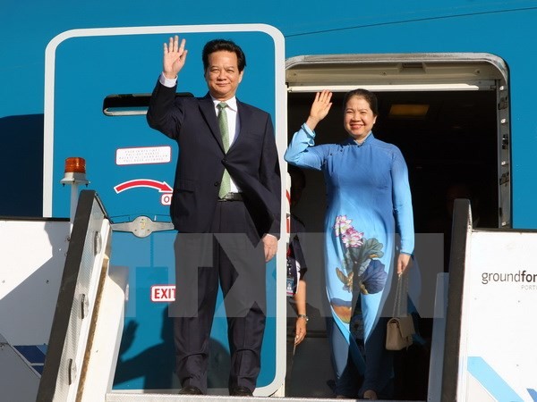 Thủ tướng Nguyễn Tấn Dũng và Phu nhân đến sân bay quân sự Figo Manduro, Thủ đô Lisbon. (Ảnh: Đức Tám/TTXVN).