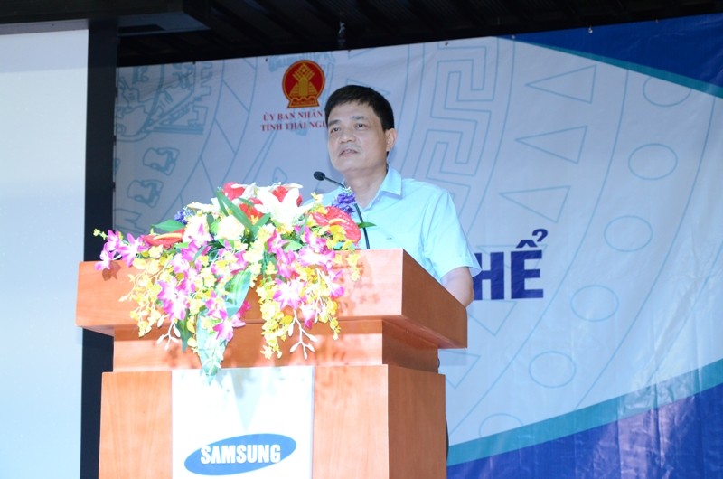 TS. Nguyễn Thanh Phong – Cục trưởng Cục An Toàn Thực phẩm trình bày thực trạng ngộ độc thực phẩm tại bếp ăn tập thể.