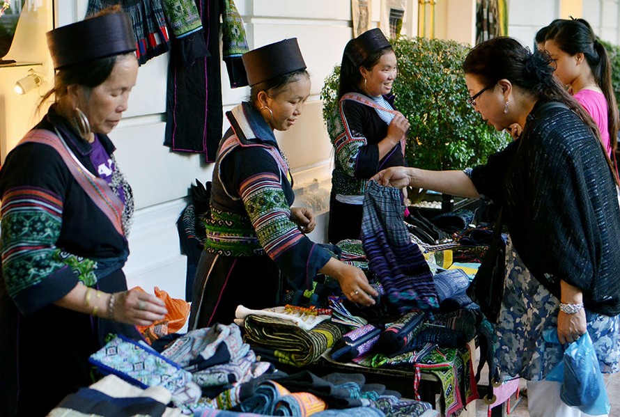 Độc đáo phiên chợ vùng cao của người Mông tại Hà Nội