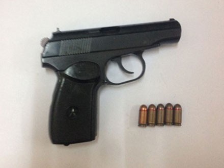 Cơ quan điều tra thu giữ khẩu súng K54 cùng 5 viên đạn tại nhà Tùng.