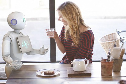 Robot Pepper có thể trò chuyện với con người. Ảnh: Aldebaran.