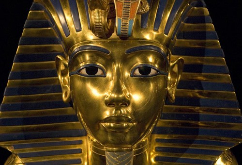 Chiếc mặt nạ vàng nổi tiếng đặt trên mặt xác ướp vua Tutankhamun. Ảnh: Ancient Origins.