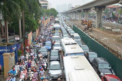 Hình ảnh tắc nghẽn giao thông xảy ra đúng vào giờ cao điểm sáng 8/10 tại Hà Nội. Ảnh: Thanh Hà