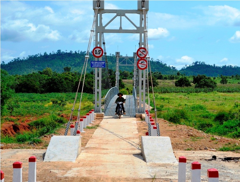 Cầu treo được xây dựng ở xã thôn 8 xã Ea Huar.