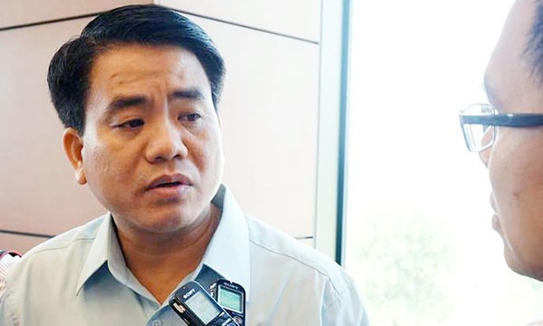Thiếu tướng Nguyễn Đức Chung trao đổi với phóng viên sáng 22/10. Ảnh DN.