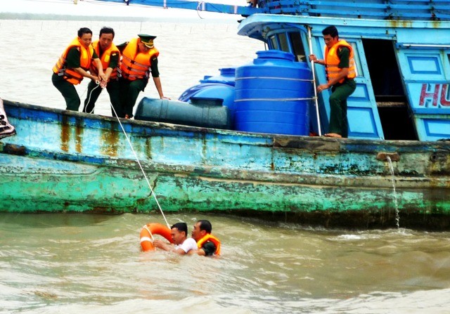 Cứu hộ trên biển.