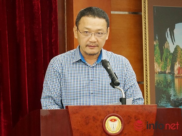 Nhà báo, Luật sư Đinh Anh Tuấn trong buổi hội thảo.