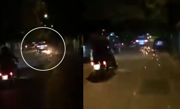 Chiếc xe ô tô kéo lê chiếc xe máy trên đường toé lửa. Ảnh cắt từ video/Facebook..