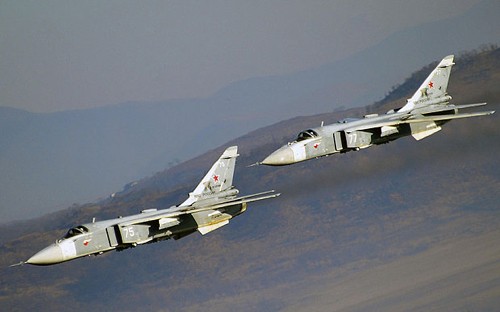 Hai chiếc Su-24 Nga xuất kích thực hiện nhiệm vụ. Ảnh: Telegraph.