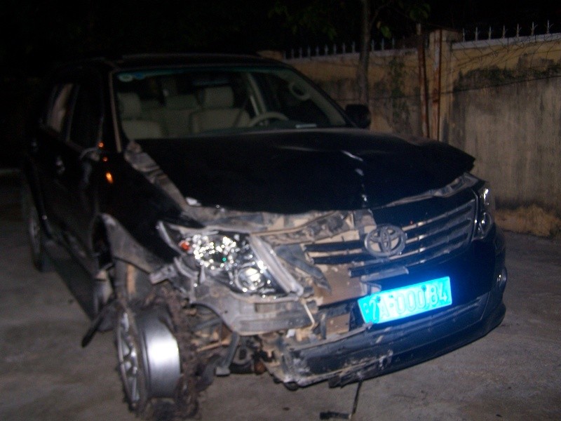 Xe ô tô gây tai nạn hàng loạt.