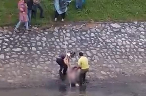 Xôn xao clip cứu cô gái nhảy sông Tô Lịch giữa giá rét