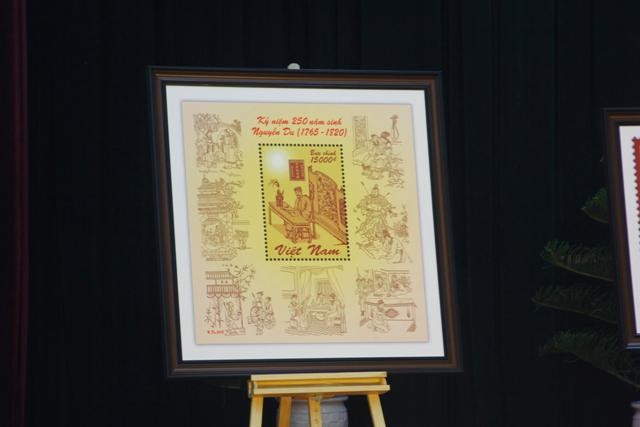 Bộ tem đặc biệt “Kỷ niệm 250 năm sinh Nguyễn Du (1765- 1820)”.