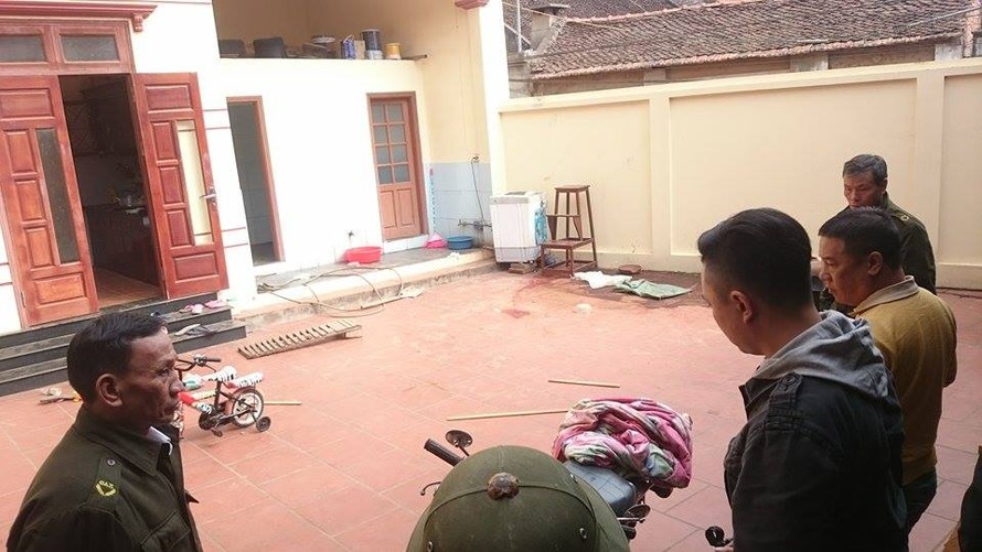 Rạng sáng nay (7/12), một vụ thảm án xảy ra trên địa bàn thôn 4 xã Canh Nậu, huyện Thạch Thất, Hà Nội. Bốn người trong gia đình bị truy sát, trong đó 2 bố con tử vong.