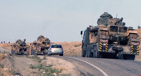 Xe tăng của quân đội Thổ Nhĩ Kỳ gần biên giới Iraq-Thổ Nhĩ Kỳ. (Ảnh: AP).