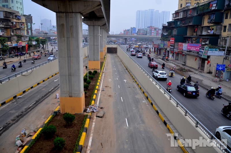 Hầm chui Thanh Xuân nằm tại nút giao 4 tầng đầu tiên tại Thủ đô đang được gấp rút hoàn thành và chuẩn bị đưa vào hoạt động.