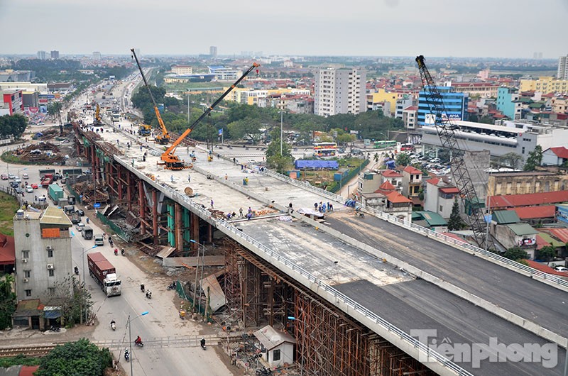 Dự án nút giao trung tâm quận Long Biên là công trình trọng điểm của Hà Nội, với công trình cầu vượt cạn khởi công từ tháng 5/2014.