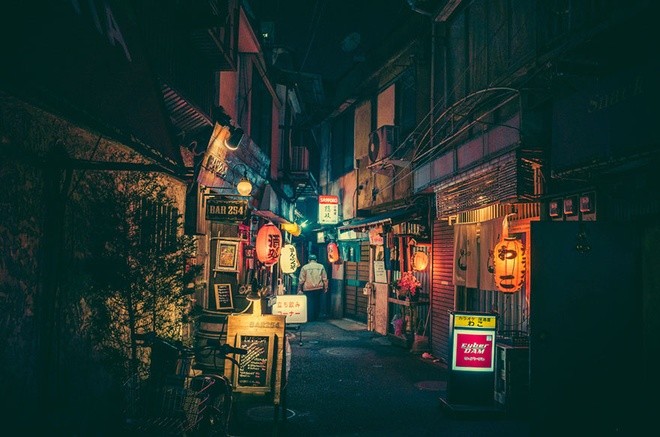 Thủ đô Tokyo là thành phố bận rộn bậc nhất thế giới, nhịp sống ban ngày của nơi này dù hối hả đến đâu thì khi đêm xuống nó vẫn mang trong mình nét trầm mặc với những ánh đèn lung linh. 