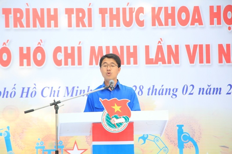 Anh Phạm Hồng Sơn, Phó bí thư Thành đoàn, Chủ tịch Hội Liên hiệp Thanh niên Việt Nam TPHCM, phát biểu khởi động Tháng thanh niên 2016 tại TPHCM